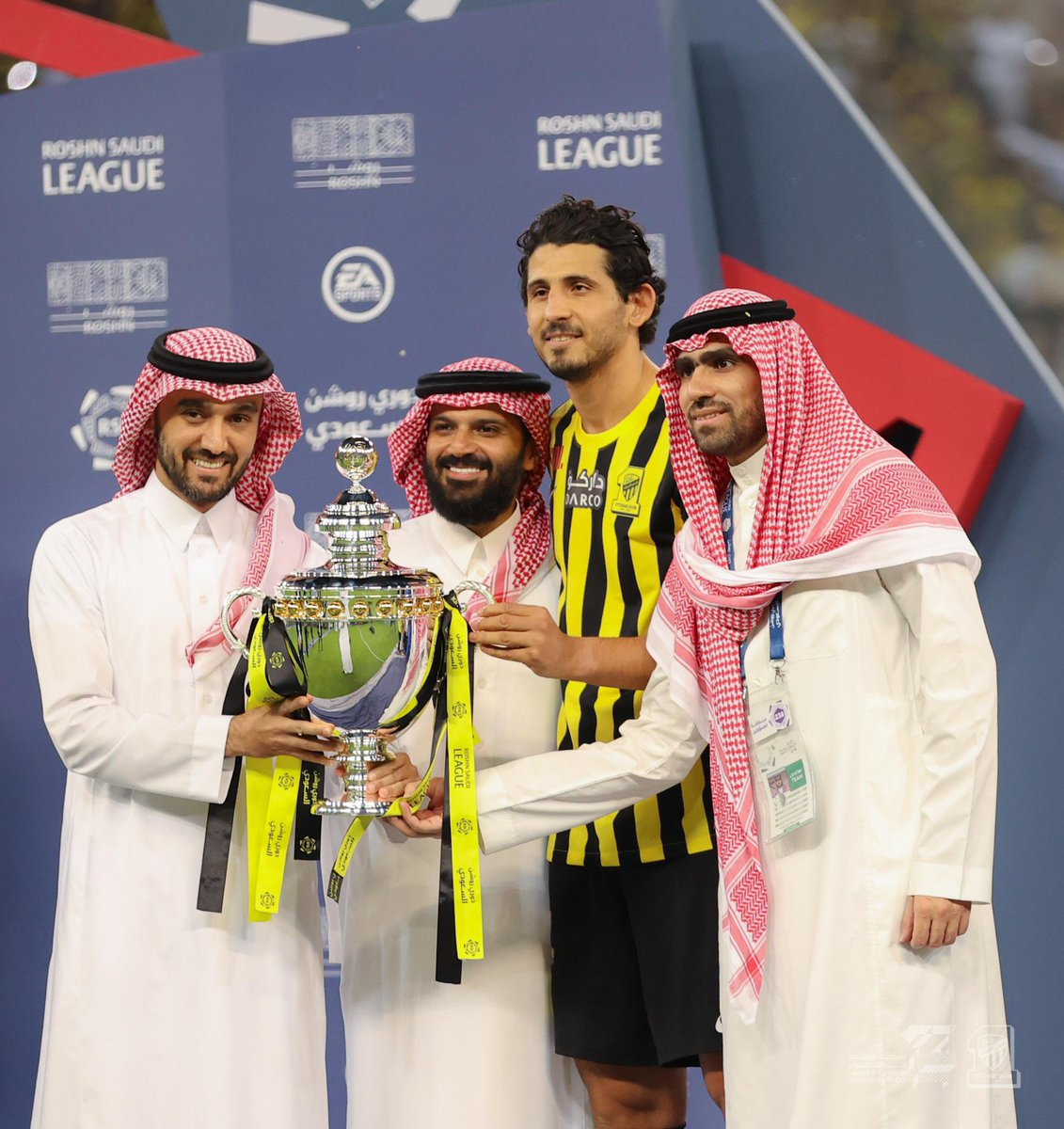 ittihadighaur's tweet photo. #حجازي
لم احب اتحدث ف موضوعه فليس من الوفاء ف شيء المطالبه بالاستغناء عنه وليس من عادات جمهورالاتحاد واداراته التخلي عن افضل لاعبيها بهذه السهوله.
#عودة حجازي باتت قريبة جدا ولاداعي للمغامره لجلب مدافع فالموجودين يسدوا حتى عودته
-هل يعقل ان نستغني عن هذا النوع من التضحيات👇🏻👍💛 https://t.co/v0lIQ1JK0H