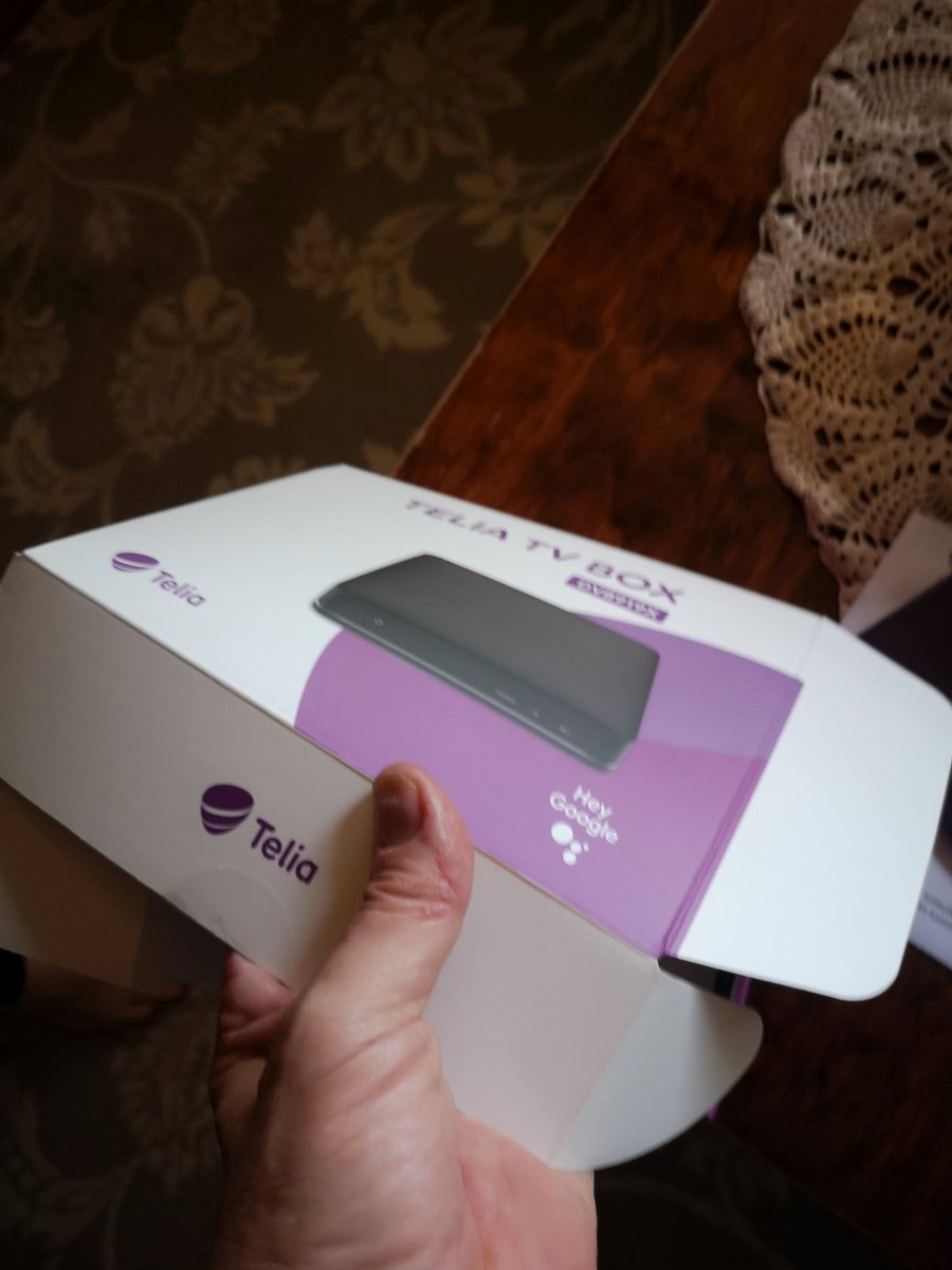 JuhaTenhonen's tweet image. Uuvven Telian lähettämän #digibox'in asennus, tv-pöyvän tauksen siivous ja kukan sekä kukkatelineen kiinnityksen korjaus sekä siistiminen #nörttihommii #talkkarihommii  #työleiri #ruokapalkalla #kesäloma #mummola #tohmajärvi #keskikarjala #pohjoiskarjala #täälläonihmisenhyväolla