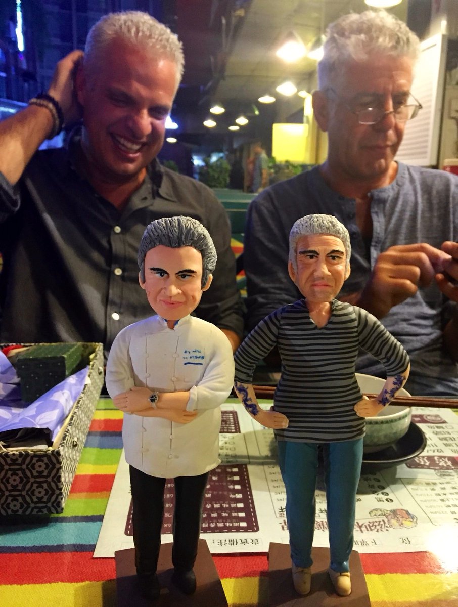 ericripert's tweet image. BOURDAIN DAY
Today we celebrate you my Friend 🙏🤩☮️
#bourdainday
(This picture was taken in Chengdu after a day of shooting for “parts unknown”and we were grateful ,laughing and taking pictures of those sugar dolls generously offered to us…)