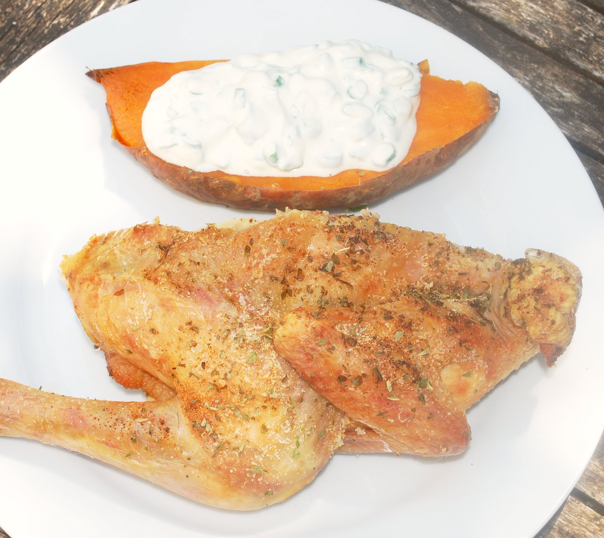Today's fine food: Roast spatchcocked chicken with Herbes de Provence from the Weber kettle and Sweet potato with creme fraiche and chives. I only had lump charcoal, so the temperature was on the low side, but it turned out fine.