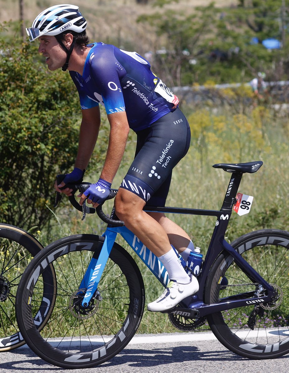 Movistar_Team's tweet photo. Un tipo culto. Inteligente y formado.

Conocedor de este deporte y su historia como pocos.

Nada amigo de postureos. Profesional al
200%.

Es, simplemente, CICLISTA.

@LazkanoOier | 🇪🇸 #CEMadrid23 

📸 @PhotoGomezSport https://t.co/IiPxHVLW12