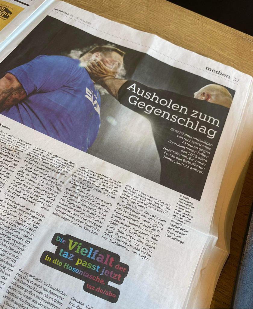 In der gestrigen Ausgabe der <a href="/tazgezwitscher/">taz</a>, habe ich mit <a href="/johanna_rt/">Johanna Treblin</a> über die Abmahnungen und Einschüchterungsversuche durch Hans Georg #Maassen und Roland #Tichy gesprochen. 
Danke nochmal an <a href="/fragdenstaat/">FragDenStaat.de</a> für den #GegenRechtsSchutz Support und meinen Anwalt <a href="/Loeffelmacher/">Ch. Löffelmacher</a> ♥️