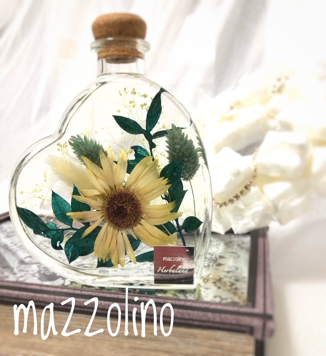Mazzolino_Chie's tweet photo. 投稿しなさすぎて危機感を覚えております お久しぶりです😵💦

昨年頂いた ブーケ💐のガーベラを、
ハーバリウムにした内のもう１本✨✨
こちらは我が家用🥰🥰

#日本ハーバリウム協会⠀
#herbaland
#ハーバリウム⠀
#花のある暮らし⠀
#ハンドメイド好きさんと繋がりたい
#自分作品⠀
#mazzolino https://t.co/cdlMkyY6BR