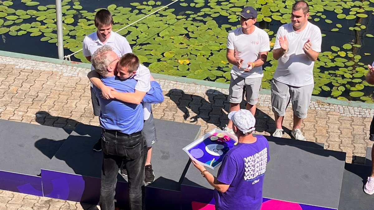 Mein #MagicMoment war sein #MagicMoment: 
als ich Dominik Huber, Segler aus 🇦🇹, seine 🥈 der #SpecialOlympicsWorldGames #Berlin2023 überreichte und er mich spontan umarmte❣️

Glückwunsch auch an Partner Patrik, alle(!) Unified Sailing Teams und den VSaW!
meinbezirk.at/reutte/c-sport…