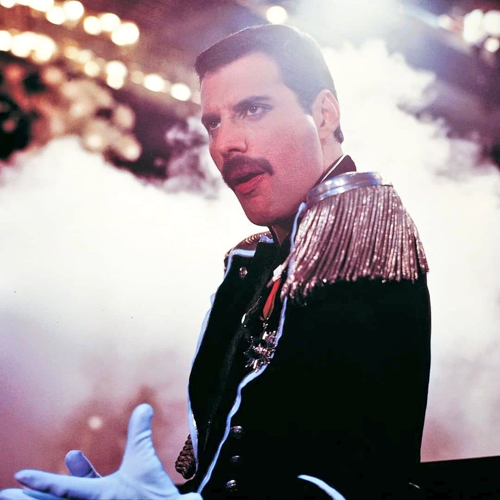 Living On My Own. #FreddieMercury