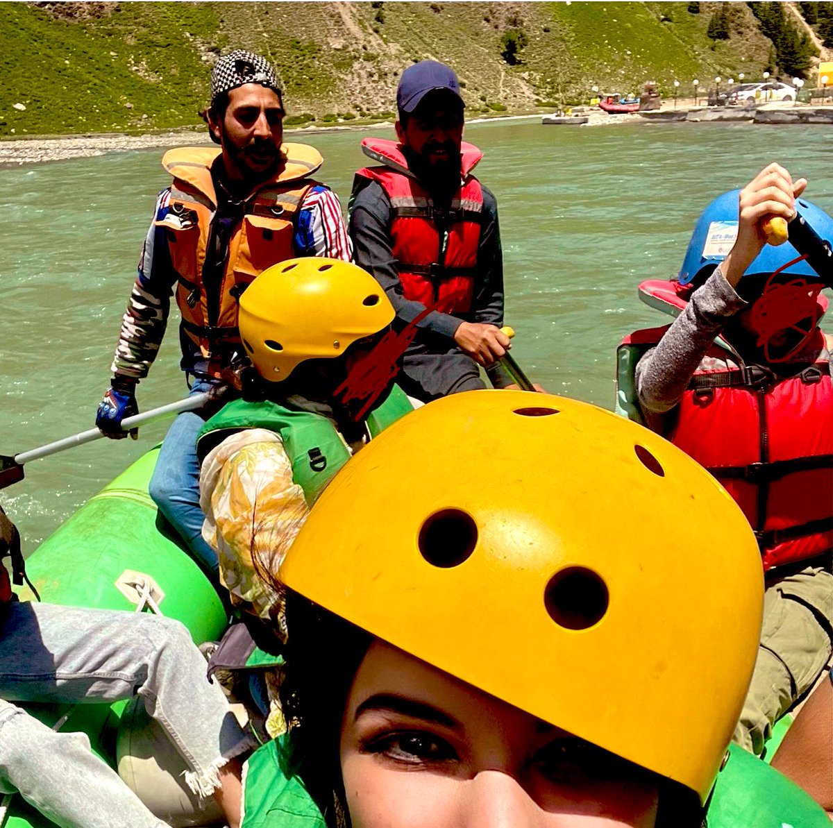 handollwithcare's tweet photo. Throwback to the last summer 💕
#Naran
#Rafting
#LakeSaifulMalook https://t.co/rUJ18gdBmg