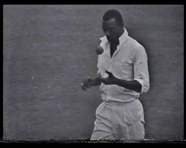 #June25
#60thAnniversary
SIR WES HALL WICKETS 
ENGLAND v WEST INDIES 2nd TEST MATCH DAY 5 LORD'S JUNE 25 1963
youtu.be/QxVq76GOTgg via @YouTube