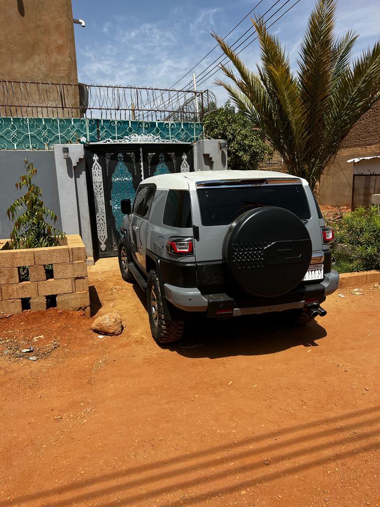 Bet_aboha2002's tweet photo. لا حول ولا قوة الا بالله 💔 
تم نهب سيارة  اخوي Land Rover  من قبل الدعم السريع تحت لوحة KH 5 13363 💔💔 مرجح انها تكون في شرق النيل ريتويت يا جماعه ان شاء الله نلقاها🤲🏻🤲🏻 https://t.co/QPbUiXppBl