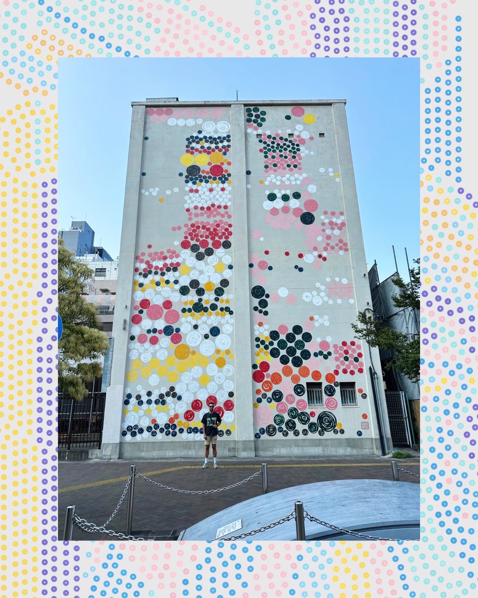 michaelbrooksjr's tweet photo. I got a chance to visit @tylerxhobbs masterpiece, Two Lovers, in Structure, in Tokyo today. Tyler is widely appreciated for Fidenzas, and rightly so. However, QQL offers you a chance to sit in the creator's seat and generate your own output. I used a fav of mine as the bg here.