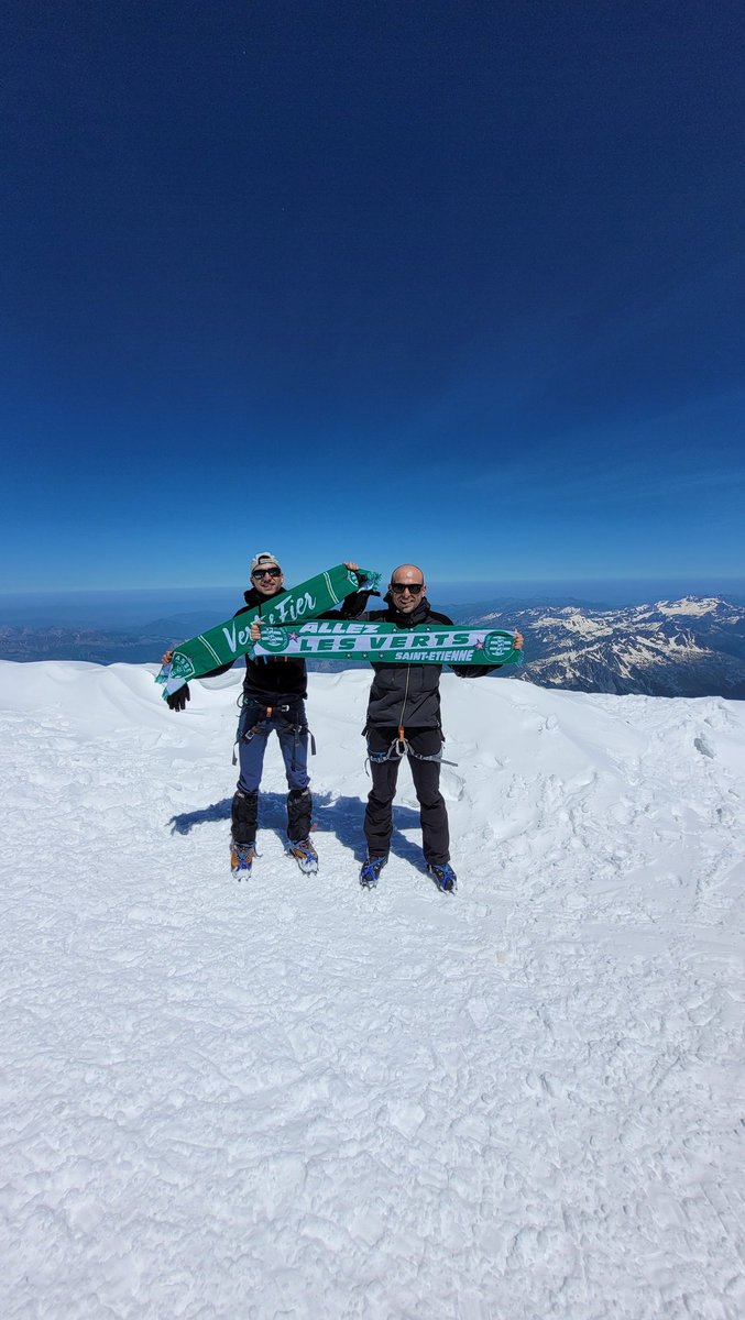 GetMax42's tweet photo. À défaut d'avoir une équipe qui joue pour être au sommet, nous, ses supporters, serons toujours sur le toit de l'Europe ! @ASSEofficiel @Margot_Vx @Carton_RougeTV @chiratantoine @NoelHadjMbarek @Supporters_ASSE #PartoutToujours #ASSE #MontBlanc https://t.co/9PlpW0JTyU