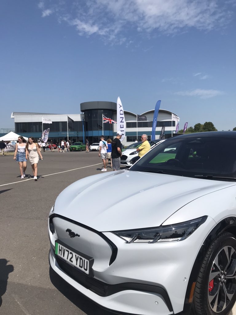 vanessa_c_clark's tweet photo. I do love a #FordMustang #HendyPerformance #Thruxton https://t.co/gzbpdQQheL