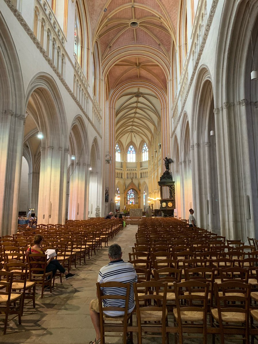 The interior of Quimper cathedral with its noticeable ‘bend’ in the middle
