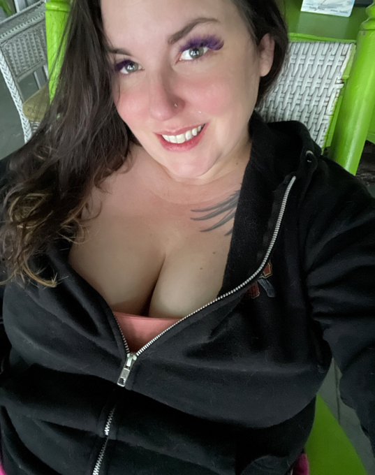 Good morning 😌 ☕️ Who wants to be my barista? https://t.co/DkPf91rTaX<a href="/tag/dontcare"class="tags"><span>#dontcare</span></a>