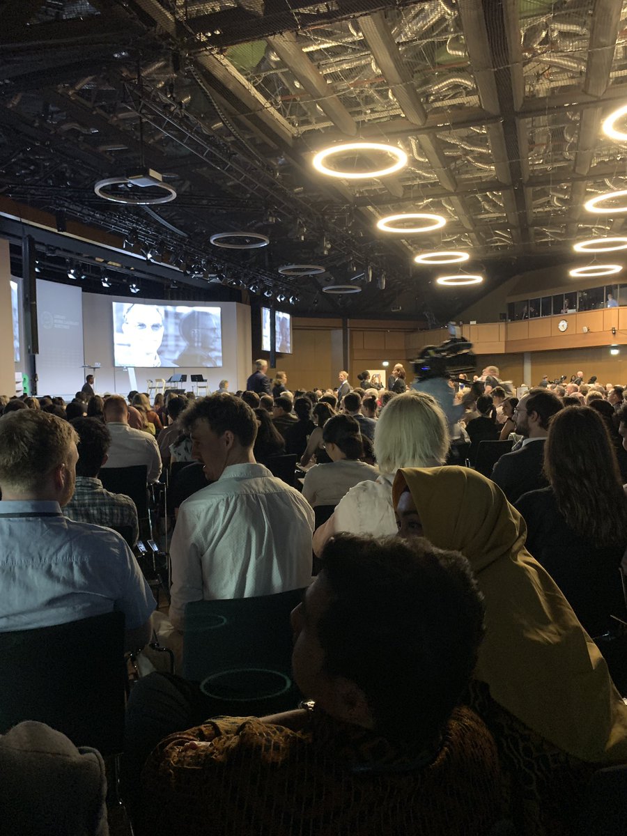 Die 72. Nobelpreisträgertagung in Lindau ist eröffnet. Mit dabei: hunderte junge Wissenschaftlerinnen und Wissenschaftler aus der ganzen Welt sowie rund 40 Nobelpreisträgerinnen und -träger. #LINO23 #Wissenschaft #Forschung