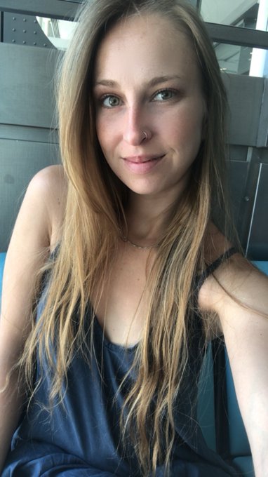 Je suis &agrave; l&rsquo;a&eacute;roport direction Bruxelles pour la belle @Mariskaxxxxxxx https://t.co/4BbJwpKctL<a href="/tag/sexy"class="tags"><span>#sexy</span></a><a href="/tag/weekendfun"class="tags"><span>#weekendfun</span></a><a href="/tag/bonjourtwitter"class="tags"><span>#bonjourtwitter</span></a><a href="/tag/vendredi_s"class="tags"><span>#vendredi_s</span></a>