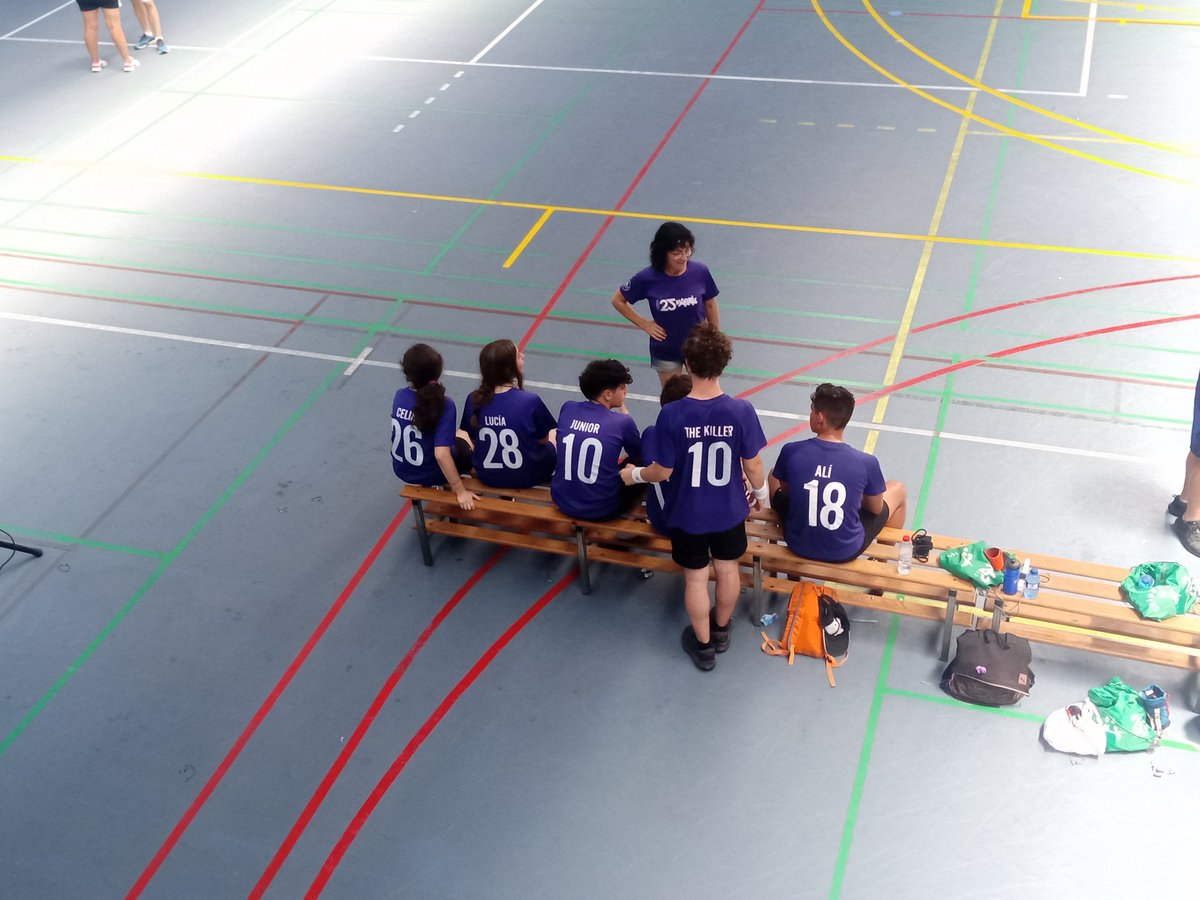 25_ies's tweet photo. Mitja part de la final de #Colpbol del nostre equip @25_ies #Alfafar. Ànims campions! https://t.co/JEOXM39QE4