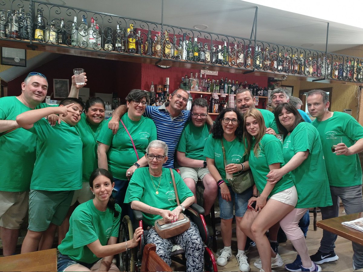 ¿Que tal esos cuerpos amisteros?

Ya habiendo descansado un poco, queremos agradecer a todos los que estuvisteis ayer en el vermouth en la Taberna Alcarreña, ¡fue un gran día! 

Coger fuerzas durante el verano, que ya lo próximo será la semana grande de septiembre.🍻
