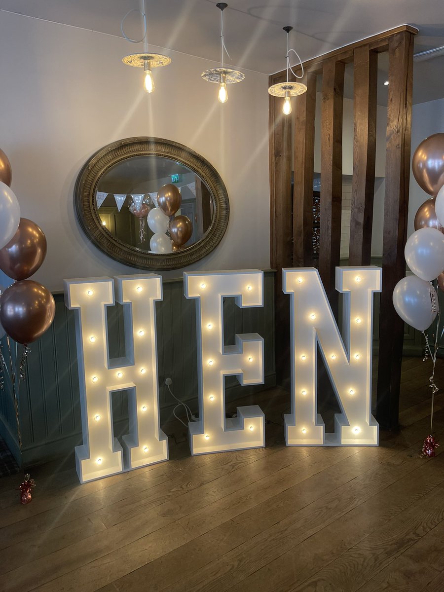 A few 📸 from a stunning hen do we hosted yesterday! 🤩 looking for the perfect space for your event? We’ve got it! Simply enquire online or pop in to speak to our events team 👰🏼‍♀️ #hendo #bridetobe #pubevents #privateparty #functionroom #youngspubs