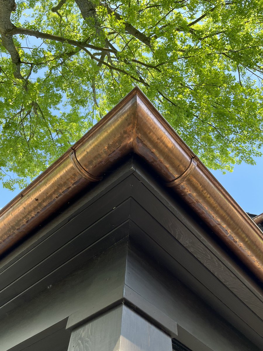 Copper gutters are simply gorgeous!
#coppergutters #roofing #halfroundgutters #customhomes #handcrafted #architectural #builttolast
