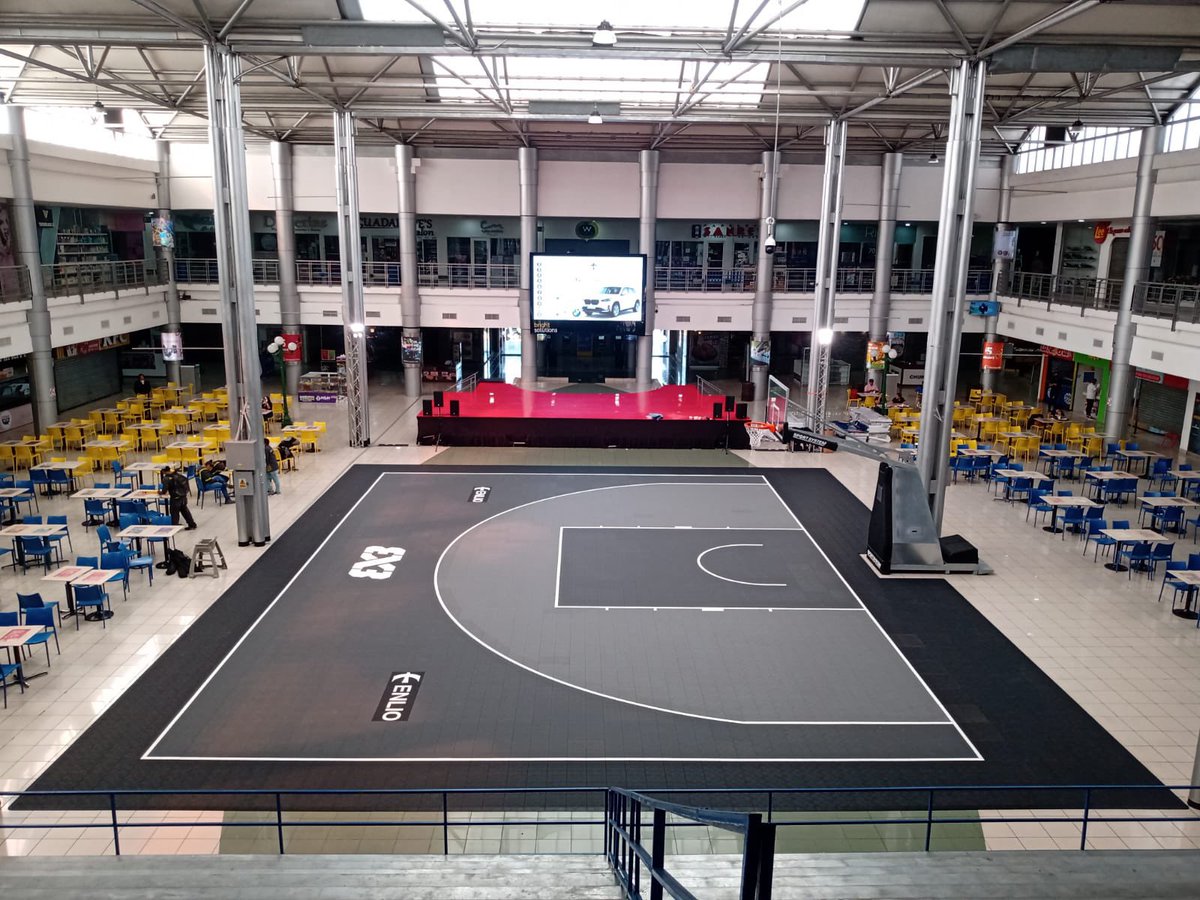 ¡Como en los eventos de talla mundial!

Ya estamos preparando el escenario en Plaza Merliot que albergará las competencias de baloncesto 3x3, que inician el próximo viernes 30 de junio. 

#EsMomentoDeTrascender