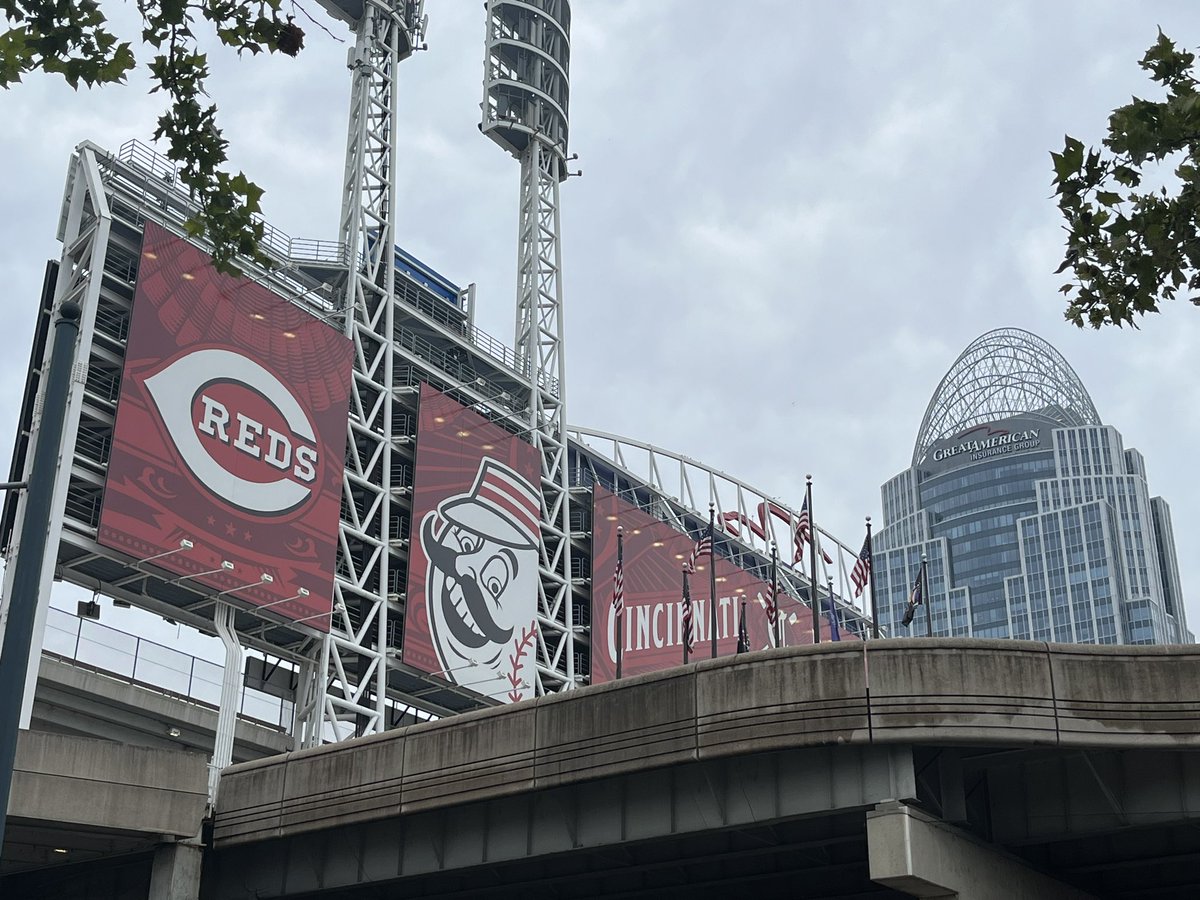 CoachSmoker's tweet photo. Day 2 at Great American BallPark
@Braves 🪓vs @Reds 🔴
#RubberMatch #ForTheA https://t.co/DuCicLN16K