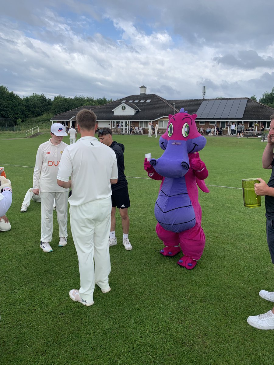 Drinks being served after 20 overs. ⁦<a href="/Unsworth_CC/">Unsworth Cricket</a>⁩