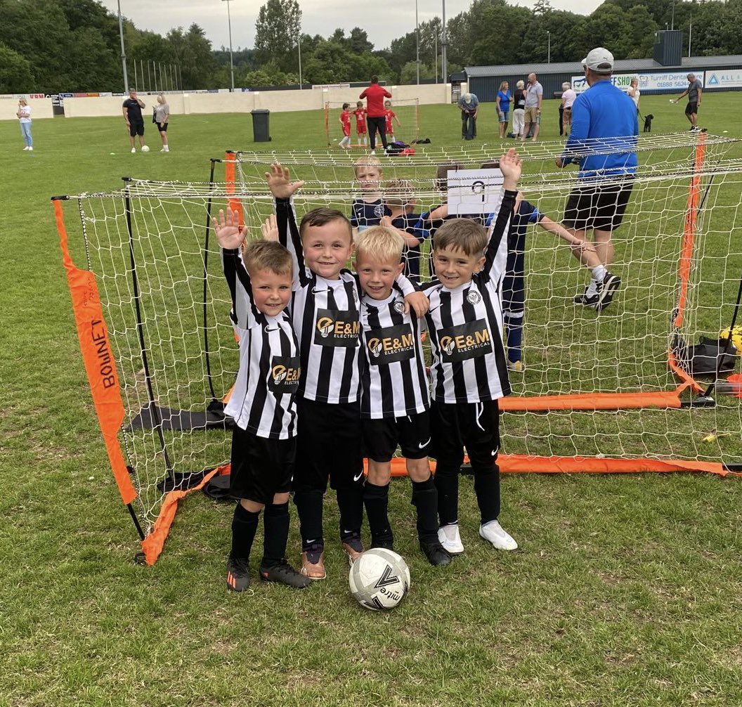 Our 2017’s were out in Turriff this morning in their last session before the summer break. 
Well done boys, they worked hard for each other, scored lots of goals & most importantly had lots of fun 🖤🤍

#kincorthemiratesyouth #halakc #keyfc2017 #youthfootball #developmentfootball