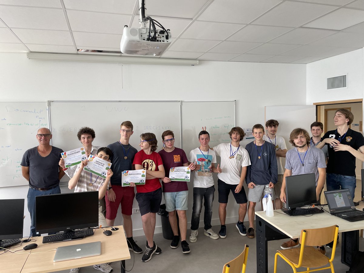 ClubInnoUB's tweet image. Le 20 juin nous avons accueilli des élèves du Collège Ausone de Bazas, Lycée Des 3 vallées à Vergt (24), Lycée de la mer à Gujan Mestras et Lycée Gustave Eiffel de Bordeaux à l' @iutInfoBdx pour des ateliers robotiques
