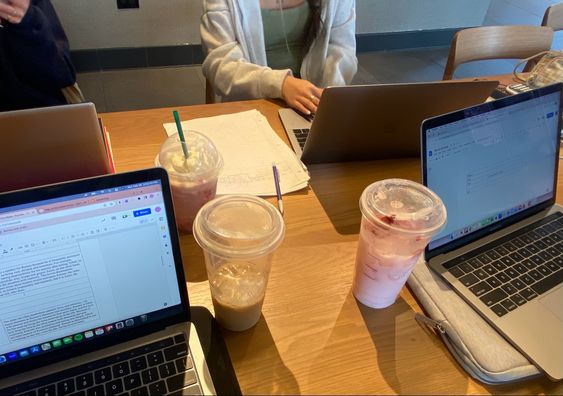 pilatesgirly's tweet photo. cafe studies with fresh pastries, cold drinks, and good bagels https://t.co/dXWvigIOeu