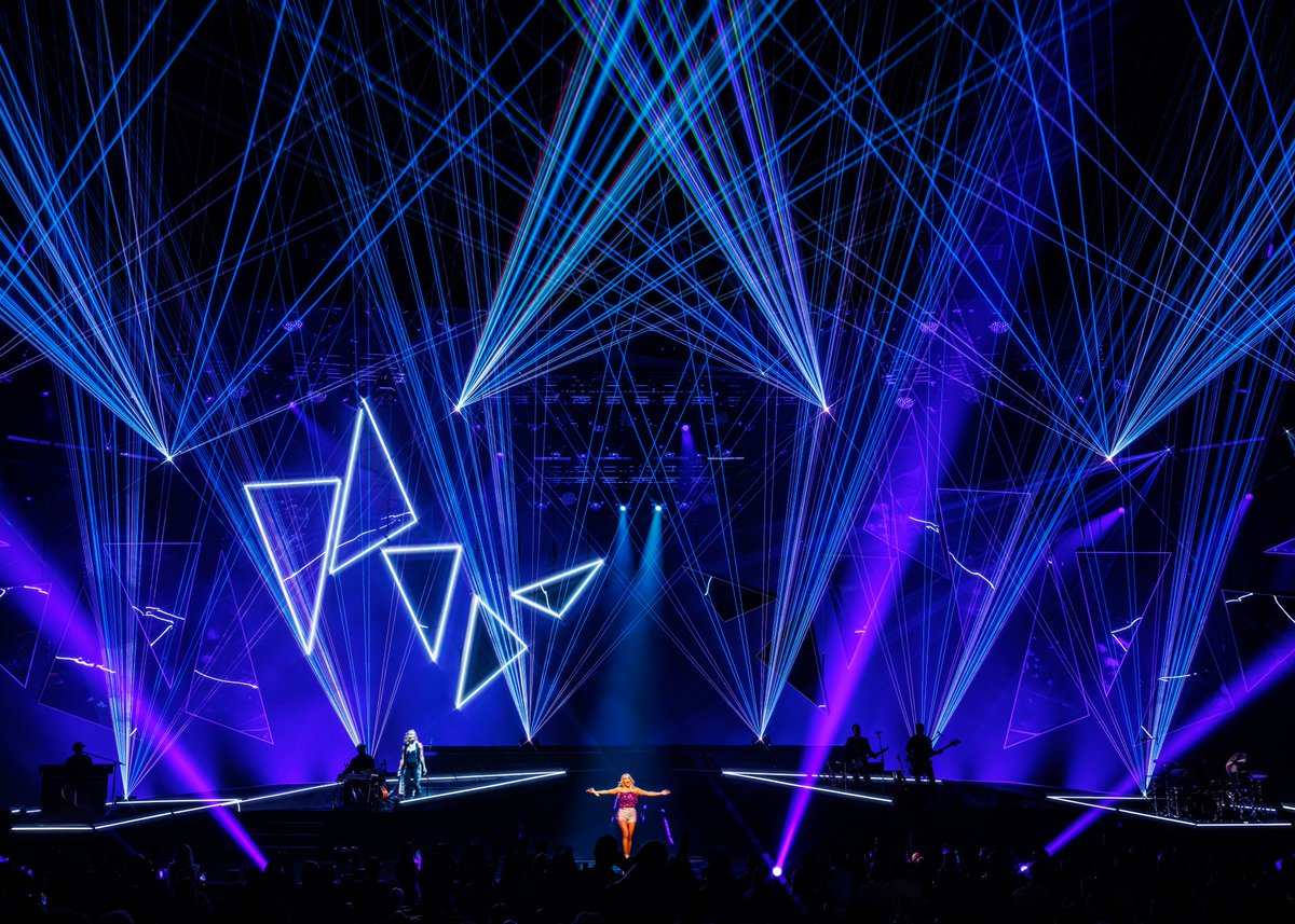 Another one for the books! Last night was super fun! Thanks to all of you who came out to party with us! Y’all come back now, ya’ hear? 😁 #Reflection #Vegas 📸: <a href="/JeffJohnsonFilm/">ᴊᴇғғᴊᴏʜɴsᴏɴɪᴍᴀɢᴇs</a>