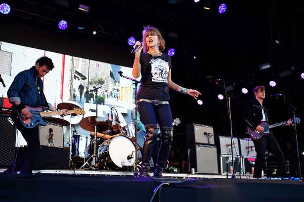 DannyZilo's tweet image. Amazing ladies, absolutely killing it at this year's #Glastonbury #Blondie #ThePretenders #Texas