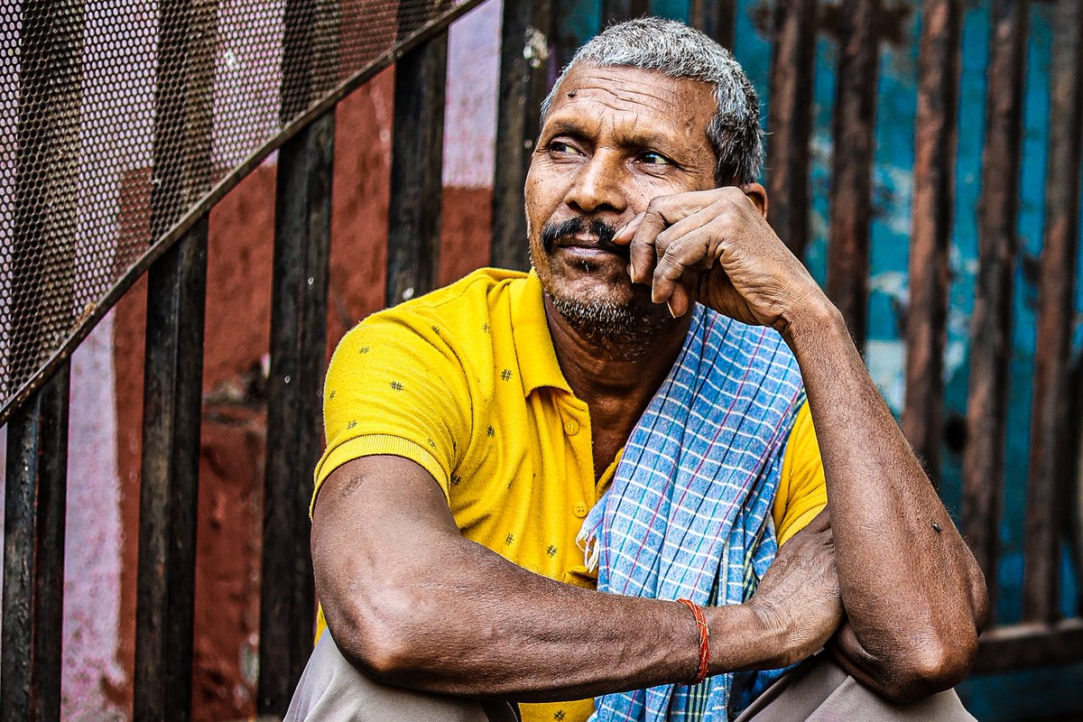 Street portrait 
.
#streetportraits
#streetportrait #streetsofindia #streetstorytelling #bhayankarआल_c #mumbaistreets #dadar #maharahtra_ig #stories_from_lens