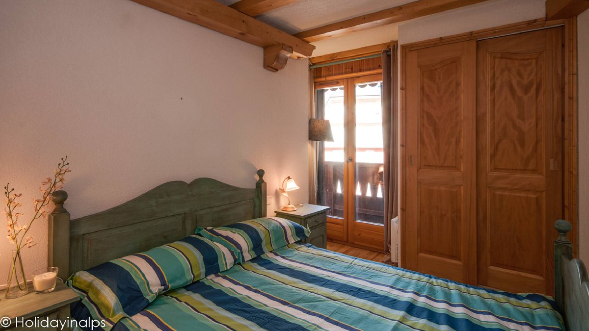 StayinChamonix's tweet photo. Les Jardins Alpins 2 Bedrooms, Easy access to the ski lift and the centre of town. 1 minute walk from the ski lift, 10 minutes to centre of town. https://t.co/gBI9QJ8r5y