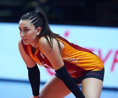 bu anket artk guzellik yarisindan cikip fenerliler ve galatasaraylilarin savasi haline gelmistir dunyanin en buyuk taraftari bu anketi kaybetmeyecektir❤️💛