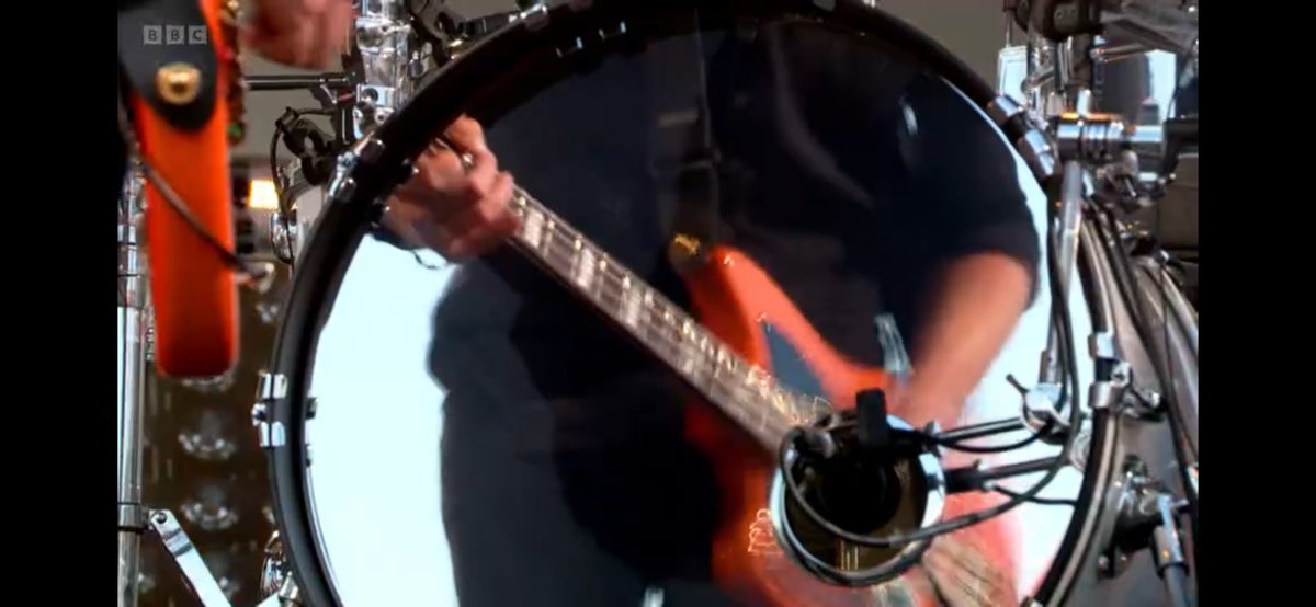 An hour's worth of Royal Blood and *THIS* shot alone (13"30') alone from a cameraperson/director making clear the high worth of the TV License 🥰 #BBCGlastonbury #royalBlood #shotoftheyear #iPlayer #tvLicense bbc.co.uk/iplayer/episod…