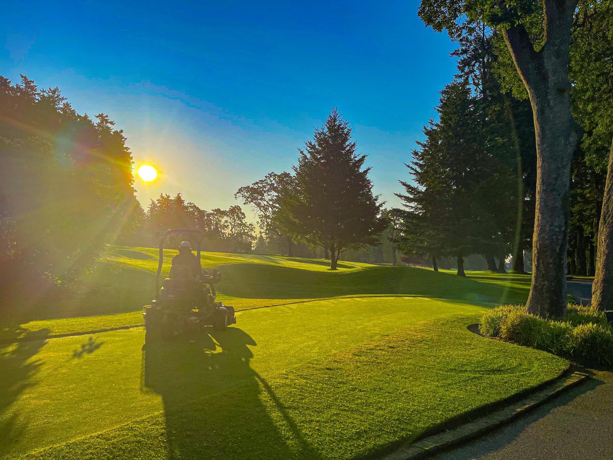 Starting the day off right.

Good Morning Royal Colwood!
Have a great day!
🌅
#clubfitting #yyjgolf #golf #golfcoaching #JuniorGolf #womensgolf #mensgolf #vancouverisland #vancouverislandgolf