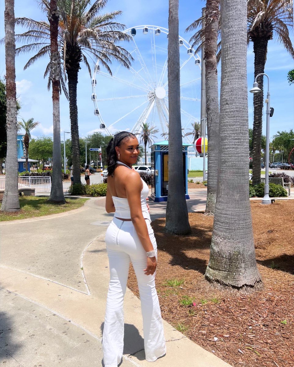 AsiaIsaac's tweet photo. ☺️🎡🌴 https://t.co/PjPuXzQAhJ