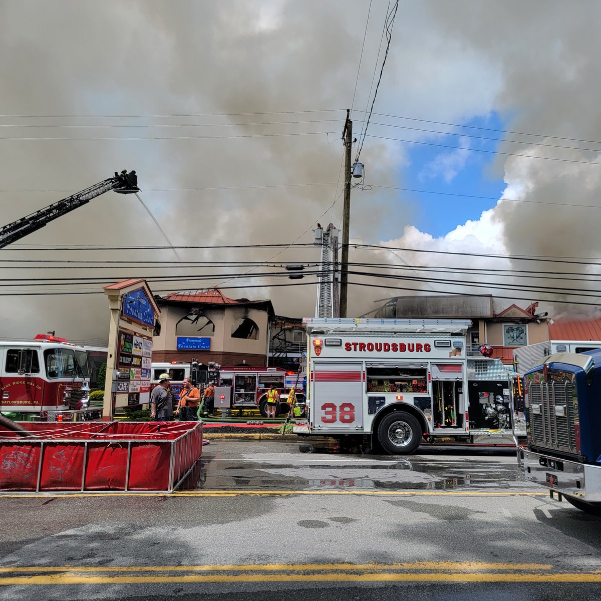 Photos: Fountain Court in Bartonsville damaged by fire

📷🔗: poconorecord.com/picture-galler…