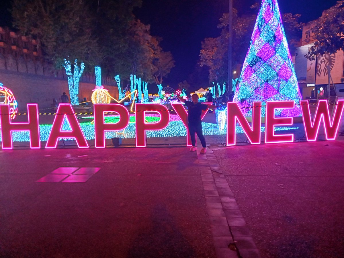 Dadar_2542's tweet image. #chiang mai ประตูท่าแพ 💕💕