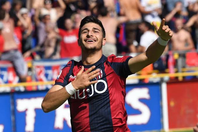 🚨Napoli, Fiorentina ve Fenerbahçe, 26 yaşındaki oyuncu Riccardo Orsolini ile ilgili görüşmeler gerçekleştirildi. 

👉Bologna, italyan kanat oyuncusu için 15 milyon euro istiyor.