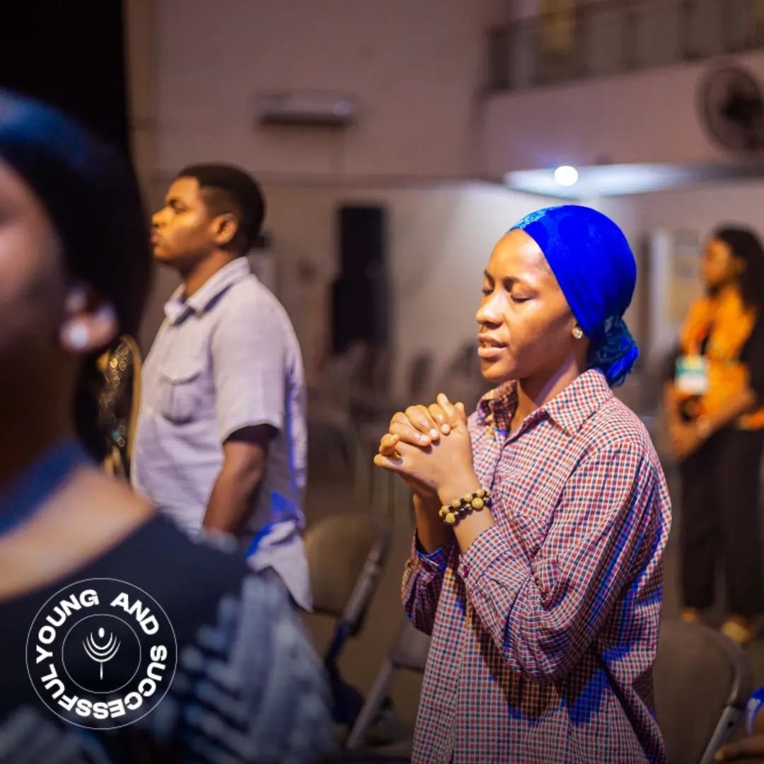 Yas_Conference's tweet photo. Opening Prayer by @PearlIgwenagu

#yas2023
#yasconference 
#youngandsuccessful 
#enugu https://t.co/bJrf4ZN2hJ