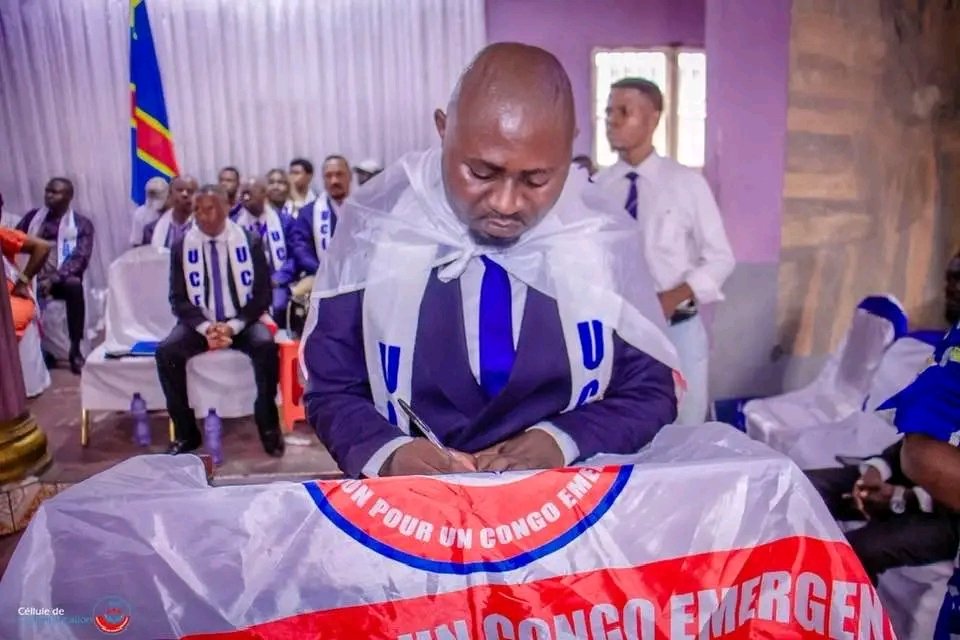 DannyMapenzi's tweet photo. Engagé pour le changement, la paix, la démocratie et pour la promotion de la jeunesse et de la femme je signe mon adhésion  à l’Union pour un Congo Émergent (UCE). Je m'engage aussi à accompagner la vision du Chef de l'Etat @fatshi13 @Presidence_RDC pour le bien-être du peuple https://t.co/IHlWDYzMkb