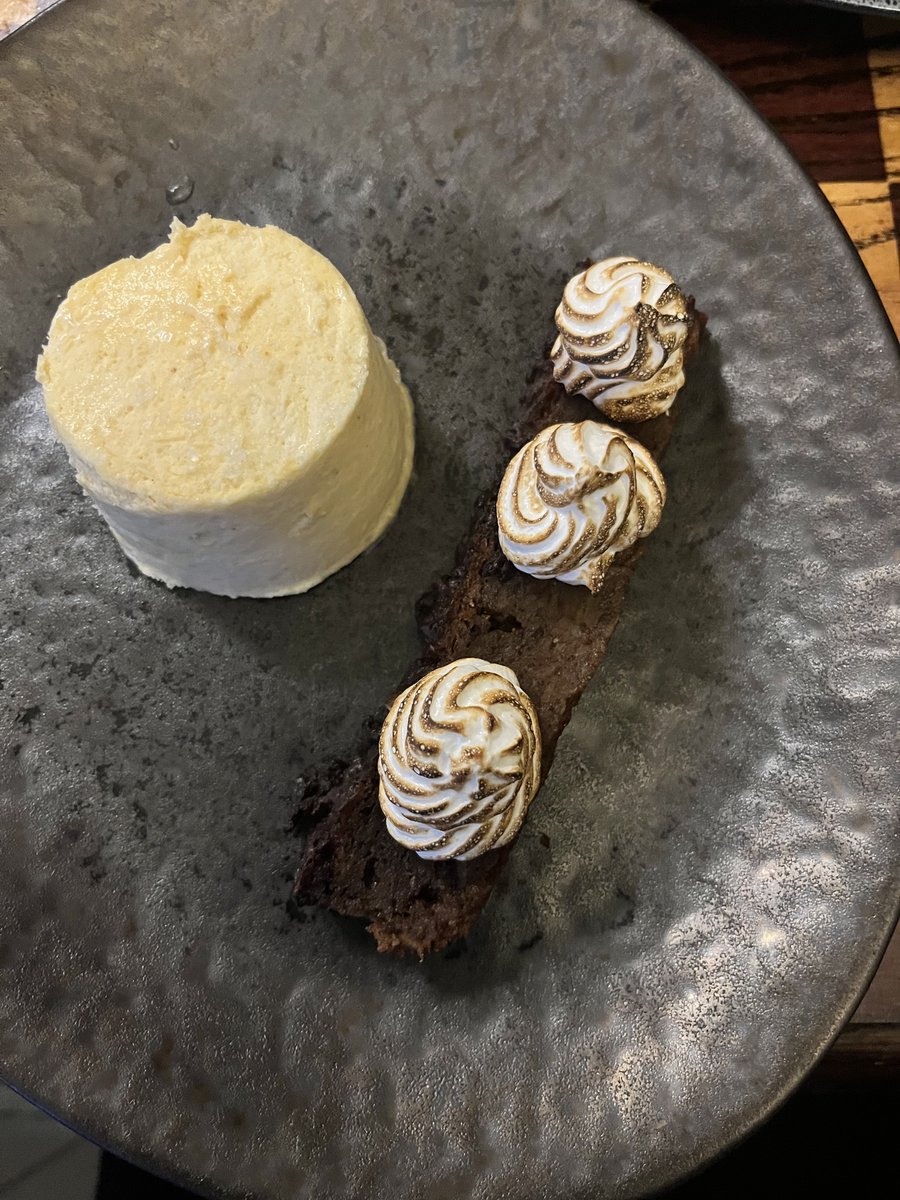 Blackhthcoffee's tweet image. “The plan had been to pop to the Kings Arms, a fabulously cosy pretty and authentic olde worlde pub, for a pint. Just a pint. But we left a meal and dessert heavier..” read the experience here: alexmorrall.com/kingsarms/
#cotswolds #mickleton #pubeats