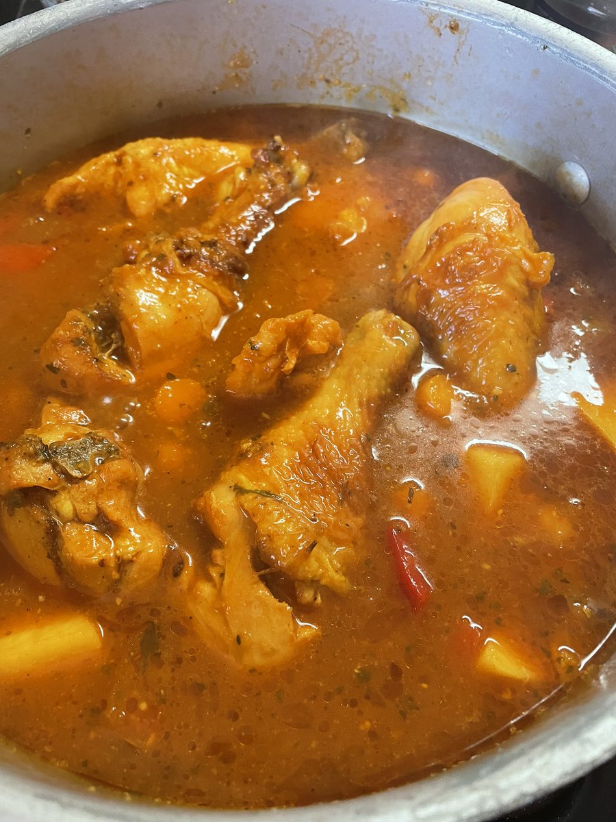 YvonneLaboy's tweet image. Happy Sunday🙏🏻🌞🌺🏡 Early start to cooking so I can enjoy the rest of my day👩🏻 #chickenfricassee #SundayMeal #cookwithlove #thankyoujesus