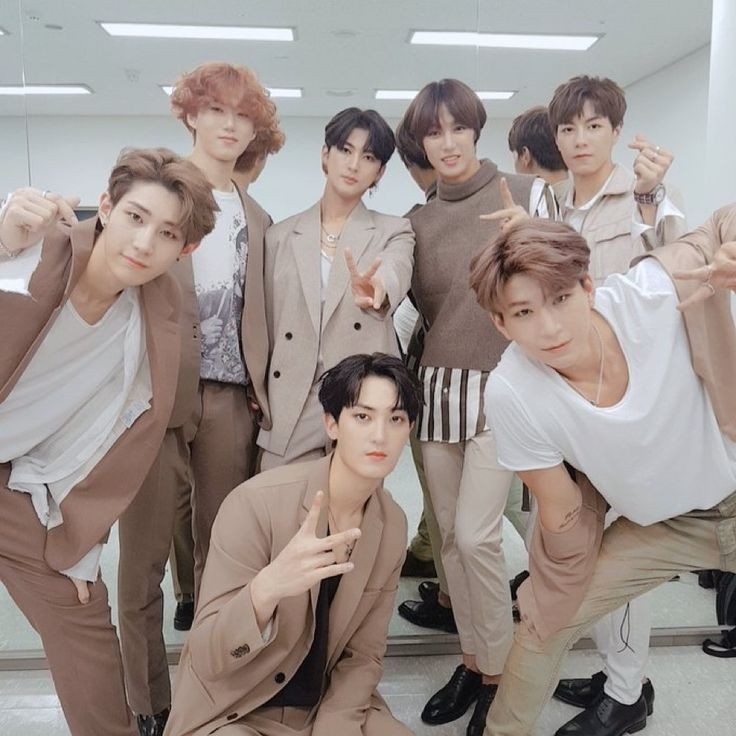 Oye897's tweet photo. Ustedes lo pidieron! En #OyeTuFandom se escucha a #VAV - Designer con @PonchoYezka 🎶✨ https://t.co/DALfLeA0ce