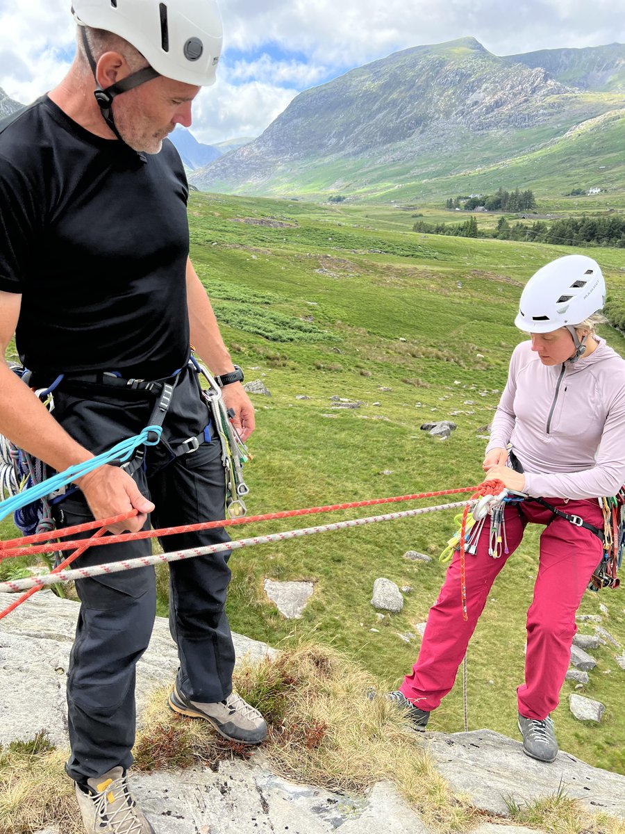 We ducked a soaking luckily today to finish the Rock Climbing Instructor training indoors over a nice coffee! Last one this year with space on if you're keen is 22-24 Sept paulpoolemountaineering.co.uk/rock-climbing-… @the_AMI @MtnTraining @MT_Association @JoeBrownShops