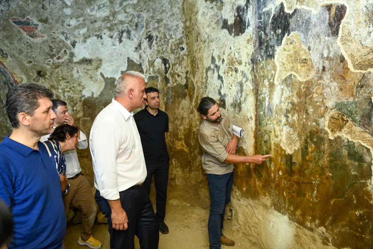 Syedra Antik Kenti’nde incelemelerde bulunarak gerçekleştirdiğimiz kazı çalışmalarıyla ilgili yetkililerden bilgi aldık.

Syedra'nın korunması ve bu değerli mirası gelecek nesillere aktarmak için çalışmalarımızı kararlılıkla sürdüreceğiz.