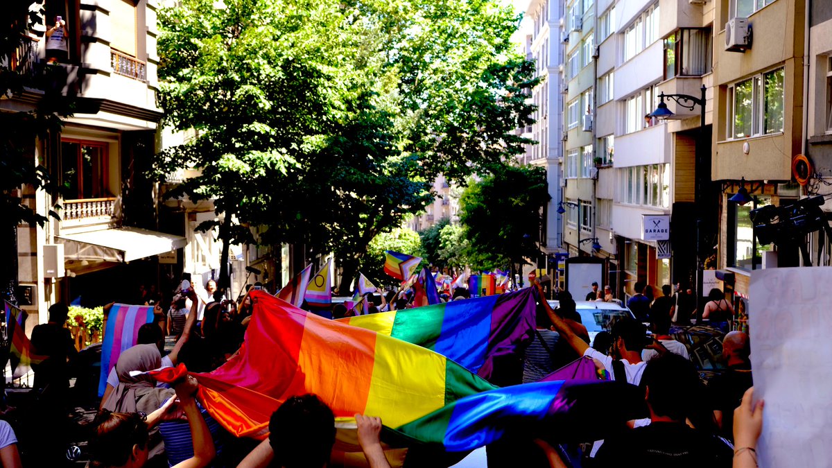 taumeclis's tweet photo. LGBTİQ+ hakları insan haklarıdır. Hakları savunuyoruz, mücadeleye okulda, işte, evde ve meydanlarda devam edeceğiz.

En karanlık fırtınalar biter, gökkuşağı yine çıkar! https://t.co/dxFXfF5sfV