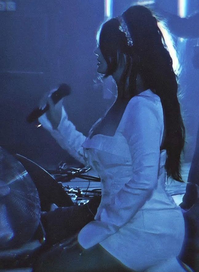 aliciaalavigne's tweet photo. lana del rey https://t.co/5TeK0dGeVy