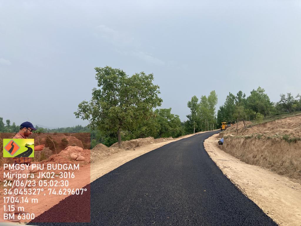 PMGSYSrinagar's tweet photo. Upgradation of MRL 01 L08 KM 1st to Miripora road in the District #Budgam sanctioned under #PMGSY-III. @dicbudgam @WorksDepartment https://t.co/bsfGpbwtZs